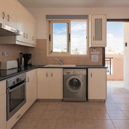 Ferienwohnung Royal Seacrest Crown-Jewel, 2B, Pools, Sea, Center Paphos Exterior foto